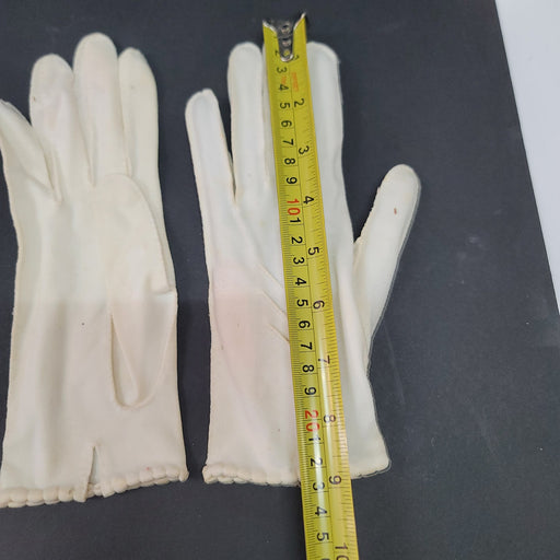 Vintage womens white formal cloth gloves prom wrist detail small/medium 1960s