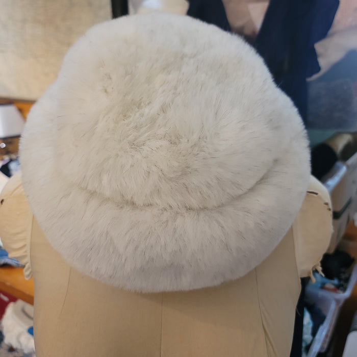 Faux white fur women's winter hat PreOwned vintage Russian Ushanka Style