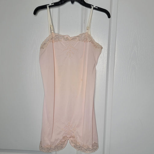 Vintage CAROL ANNE LINGERIE Short full slip Size Small Pink Nylon Lace Size 34