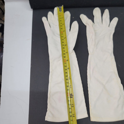 Vintage Women's formal opera length prom cloth gloves white small/ medium