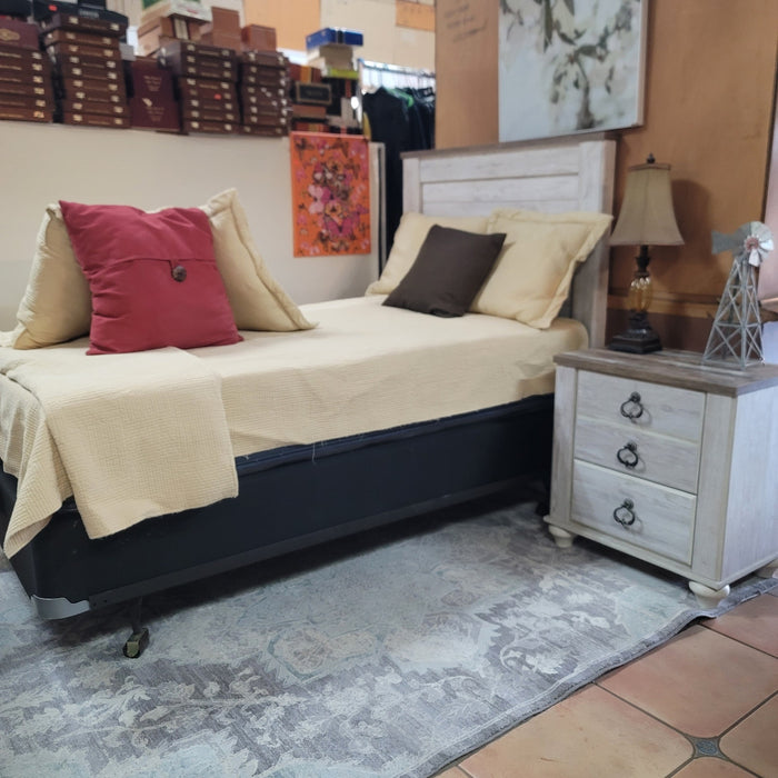 Secondhand Sandies: Twin Bedroom Set: Bed, Headboard, Nightstand, Dresser